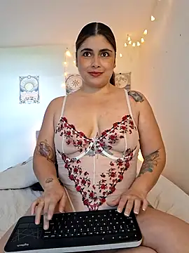 Juliietha servas online show from October 2025 08:29:02 PM