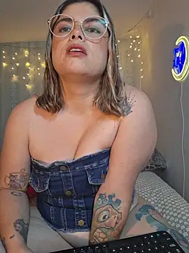 Juliietha servas online show from April 2026 11:16:01 PM