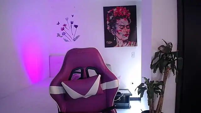 esmeraldaa230 online show from March 2026 06:41:02 PM