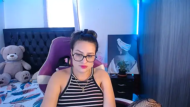 esmeraldaa230 online show from May 2026 07:26:02 PM
