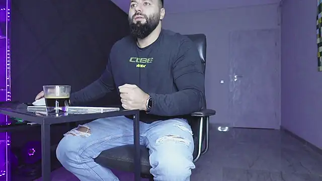 mattmasterss online show from December 2025 04:40:02 AM