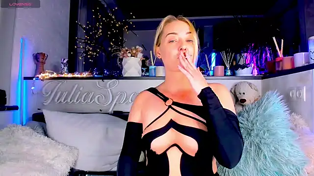  JuliaSpace  online show from December 2024 06:42:02 PM