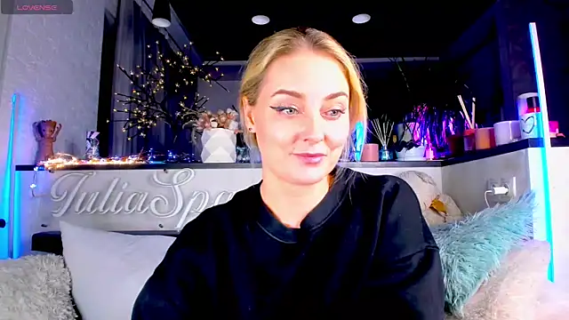  JuliaSpace  online show from December 2024 10:13:02 PM