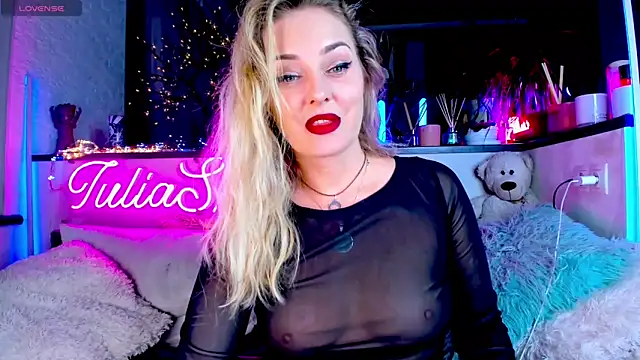  JuliaSpace  online show from January 2025 06:54:02 PM