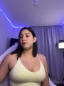 Snapshot of BellaNaye_ chatting on February 2025 11:04:02 PM BellaNaye online show from February 2025 11:04:02 PM