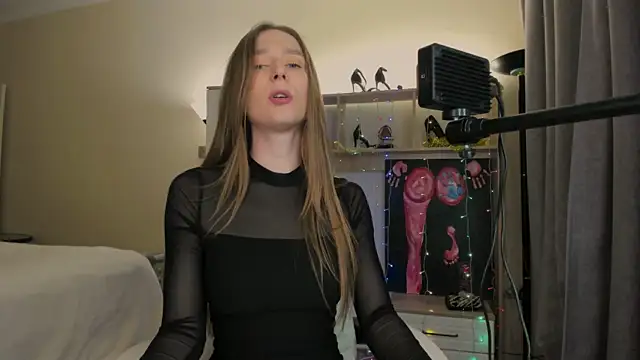 Snapshot of CharlotteWells chatting on January 2025 03:16:02 PM CharlotteWells online show from January 2025 03:16:02 PM