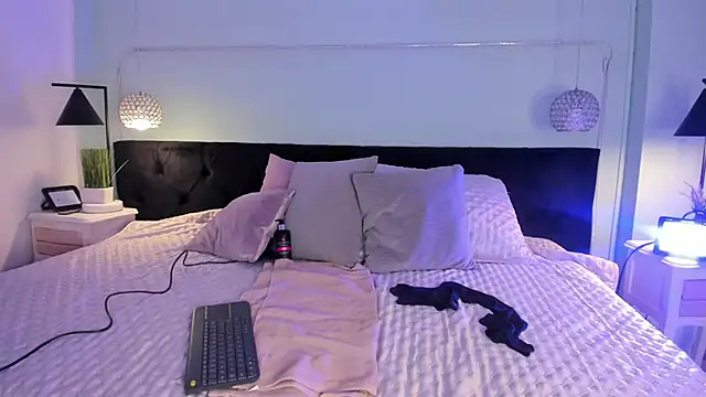 EvaaStevens online show from March 2025 11:56:01 AM