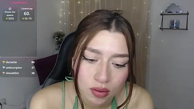 Snapshot of mily_thomson_b_ chatting on February 2025 02:44:02 AM mily thomson b online show from February 2025 02:44:02 AM