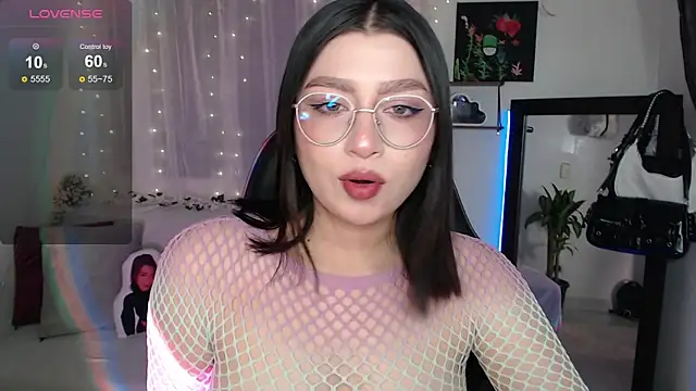 Snapshot of mily_thomson_b_ chatting on September 2025 01:54:01 AM mily thomson b online show from September 2025 01:54:01 AM