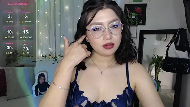 Snapshot of mily_thomson_b_ chatting on October 2025 06:06:01 PM mily thomson b online show from October 2025 06:06:01 PM