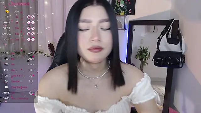 Snapshot of mily_thomson_b_ chatting on October 2025 08:53:02 PM mily thomson b online show from October 2025 08:53:02 PM