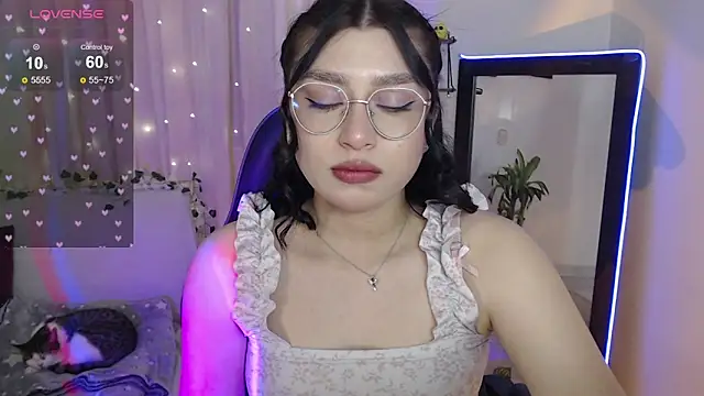 Snapshot of mily_thomson_b_ chatting on November 2025 06:43:01 PM mily thomson b online show from November 2025 06:43:01 PM