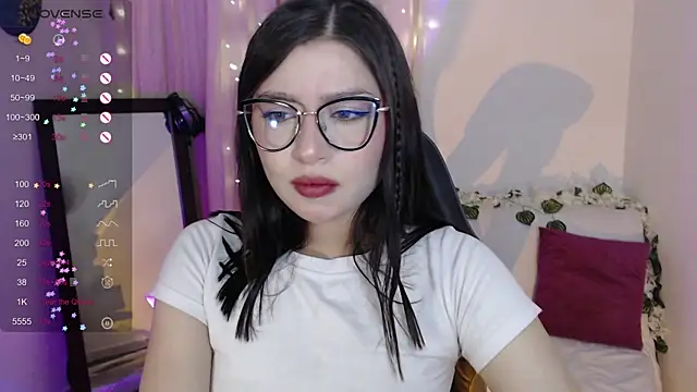 Snapshot of mily_thomson_b_ chatting on April 2026 12:35:02 AM mily thomson b online show from April 2026 12:35:02 AM