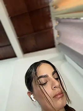 Snapshot of emiss_ chatting on November 2025 04:34:02 PM emiss online show from November 2025 04:34:02 PM