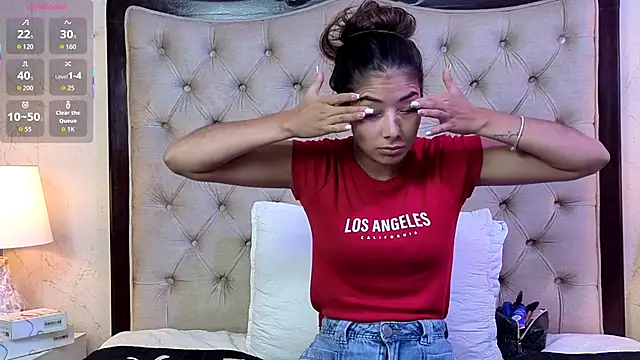 Snapshot of MontVta chatting on October 2025 12:02:02 PM MontVta online show from October 2025 12:02:02 PM