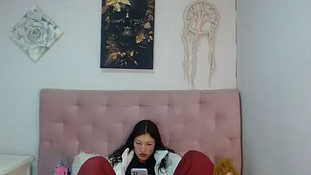 Emma-Wilson online show from March 2025 06:15:02 PM