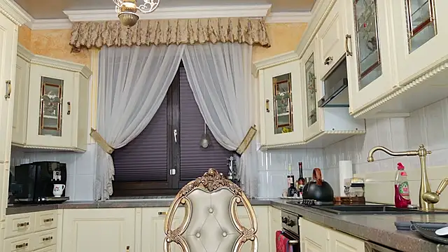 TUNDEROSE1 online show from February 2025 04:44:02 AM