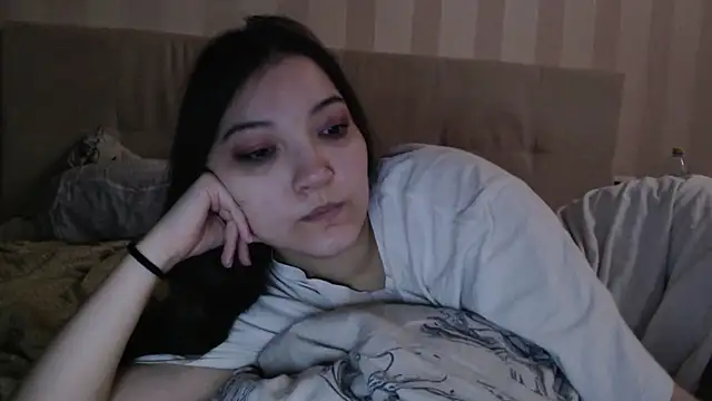 Snapshot of AlisaDevis chatting on May 2026 12:10:02 PM AlisaDevis online show from May 2026 12:10:02 PM