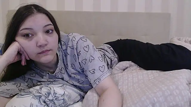 Snapshot of AlisaDevis chatting on May 2026 05:12:01 AM AlisaDevis online show from May 2026 05:12:01 AM