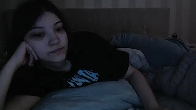 Snapshot of AlisaDevis chatting on June 2026 08:12:02 AM AlisaDevis online show from June 2026 08:12:02 AM