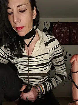 freyamoret online show from April 2026 02:25:02 AM