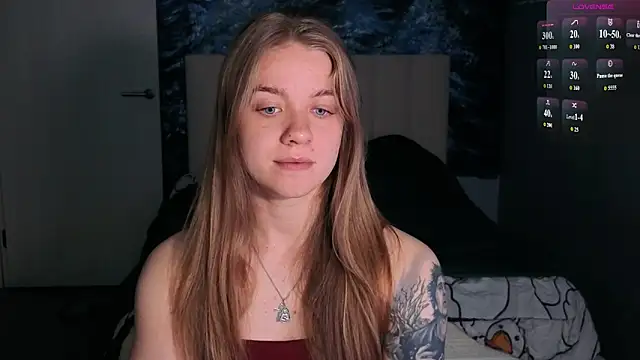 Snapshot of candy_maggie chatting on May 2026 05:42:04 PM candy maggie online show from May 2026 05:42:04 PM