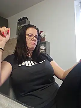 KristenVega online show from November 2025 09:30:01 AM