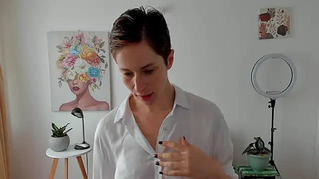 cuddlingbunny online show from February 2025 03:27:02 PM