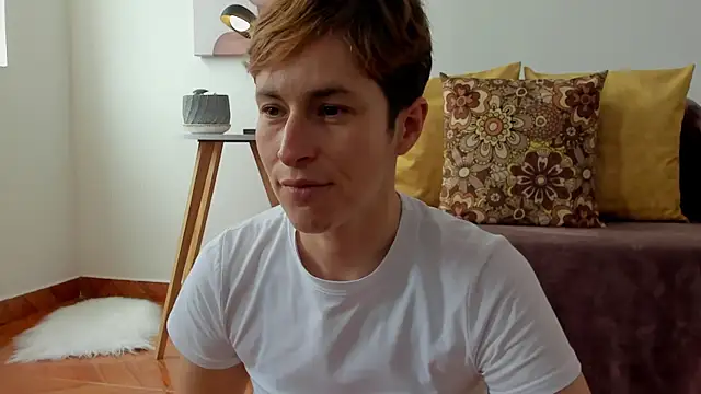 cuddlingbunny online show from February 2025 06:04:02 PM