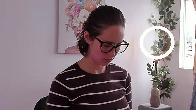 cuddlingbunny online show from March 2026 08:31:01 PM