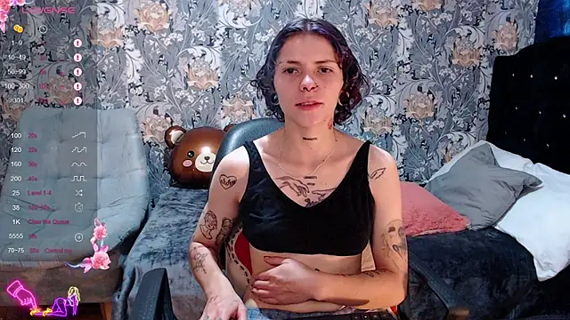 Snapshot of pretty_cristal69 chatting on May 2026 01:28:02 PM pretty cristal69 online show from May 2026 01:28:02 PM