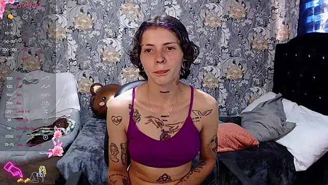 Snapshot of pretty_cristal69 chatting on May 2026 09:33:02 PM pretty cristal69 online show from May 2026 09:33:02 PM