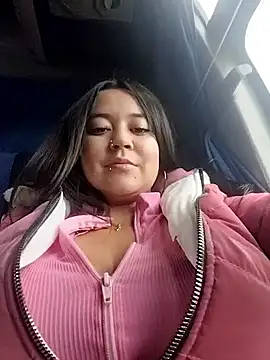 Snapshot of Cristal__04 chatting on December 2025 04:05:01 PM Cristal 04 online show from December 2025 04:05:01 PM