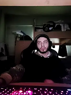 Snapshot of kleineid77 chatting on April 2026 03:20:01 PM kleineid77 online show from April 2026 03:20:01 PM