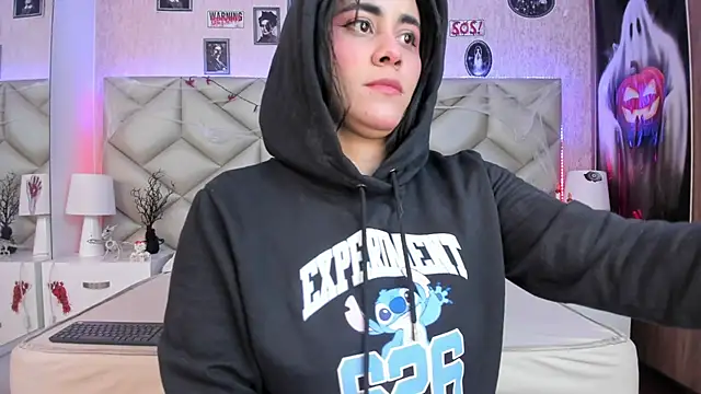 Snapshot of Brenda_Garcia chatting on October 2025 08:08:02 PM Brenda Garcia online show from October 2025 08:08:02 PM