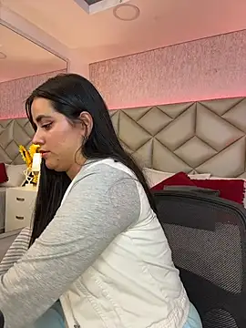 Snapshot of Brenda_Garcia chatting on November 2025 08:18:02 PM Brenda Garcia online show from November 2025 08:18:02 PM