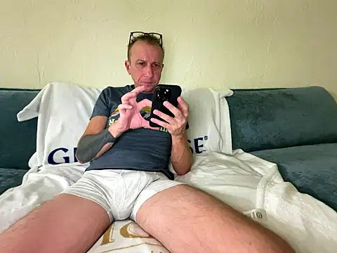 mouser21212 online show from October 2025 01:50:01 AM