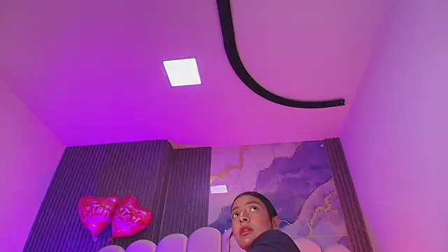 hot dione online show from March 2026 08:16:01 PM