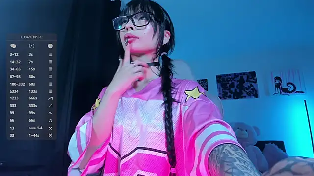 satanbabee online show from April 2026 11:06:01 PM