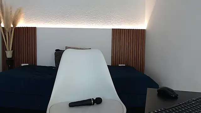 Dakotagloss online show from February 2025 08:33:02 PM