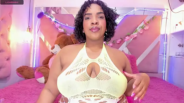 Snapshot of Scarlett-Bonnet chatting on December 2024 04:08:02 AM Scarlett-Bonnet online show from December 2024 04:08:02 AM