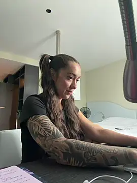 emiliasommer online show from June 2026 12:29:02 PM
