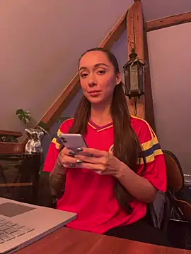 emiliasommer online show from July 2026 07:51:02 PM