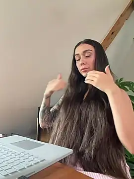 emiliasommer online show from July 2026 02:09:01 PM