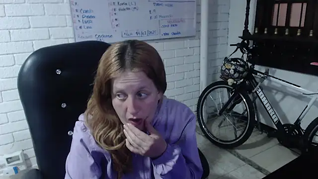 Snapshot of ViioletaMora chatting on February 2025 10:39:02 AM ViioletaMora online show from February 2025 10:39:02 AM