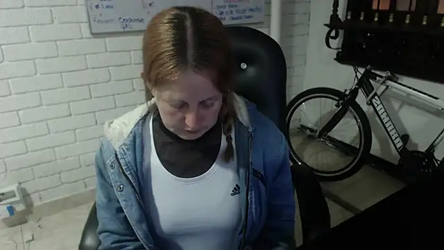 Snapshot of ViioletaMora chatting on February 2025 12:51:02 AM ViioletaMora online show from February 2025 12:51:02 AM