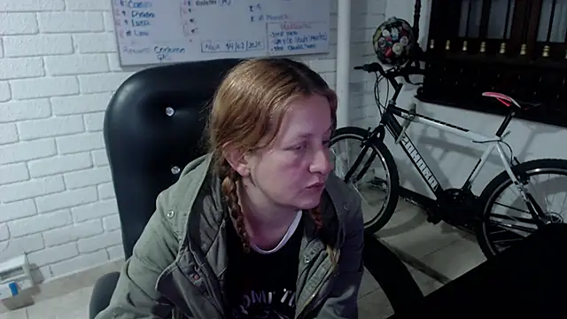 Snapshot of ViioletaMora chatting on February 2025 03:25:01 AM ViioletaMora online show from February 2025 03:25:01 AM