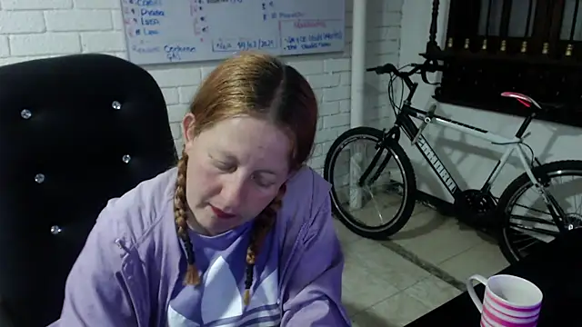 Snapshot of ViioletaMora chatting on February 2025 07:05:01 AM ViioletaMora online show from February 2025 07:05:01 AM