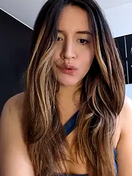 maliciaworld online show from December 2025 06:12:01 PM