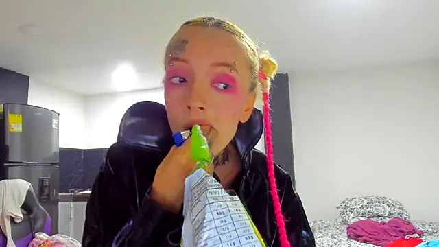 Snapshot of barbara_anal_squirt_ chatting on March 2025 06:38:02 AM barbara anal squirt online show from March 2025 06:38:02 AM